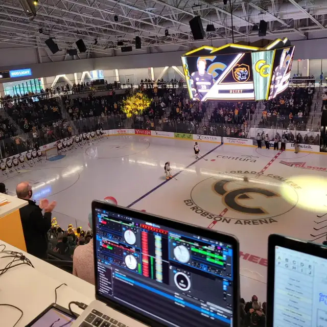First hockey game in Ed Robson Arena, Colorado College